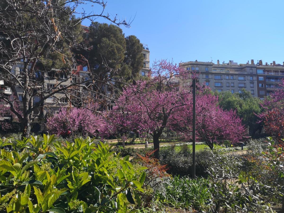 Aparteasy - Turo Park With Lovely Balcony Barcelona Bagian luar foto