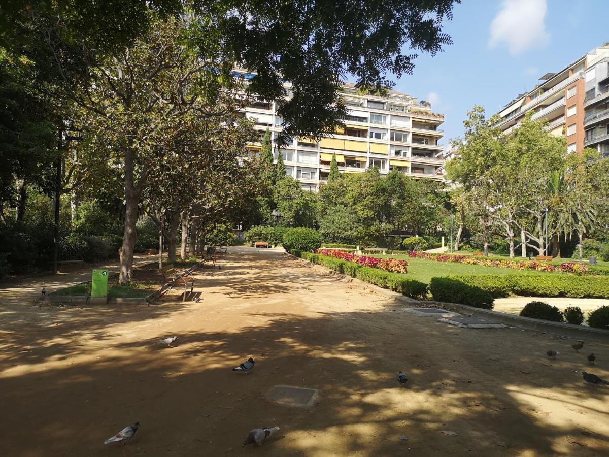 Aparteasy - Turo Park With Lovely Balcony Barcelona Bagian luar foto
