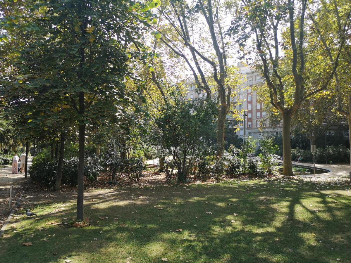 Aparteasy - Turo Park With Lovely Balcony Barcelona Bagian luar foto