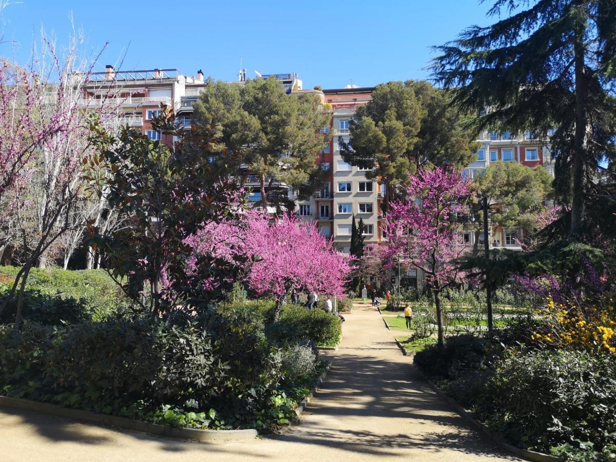 Aparteasy - Turo Park With Lovely Balcony Barcelona Bagian luar foto