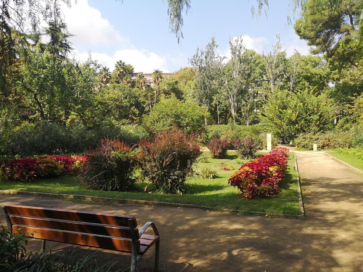 Aparteasy - Turo Park With Lovely Balcony Barcelona Bagian luar foto