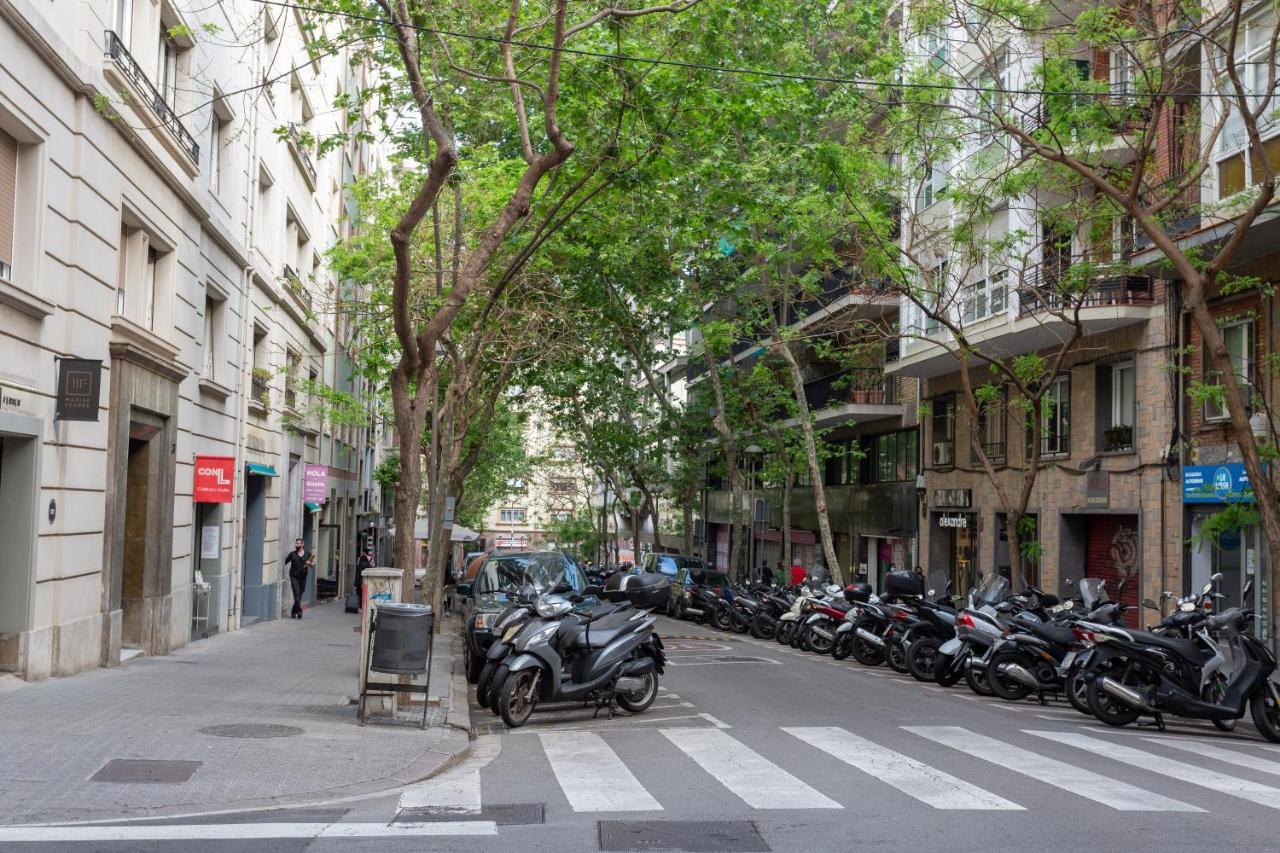 Aparteasy - Turo Park With Lovely Balcony Barcelona Bagian luar foto